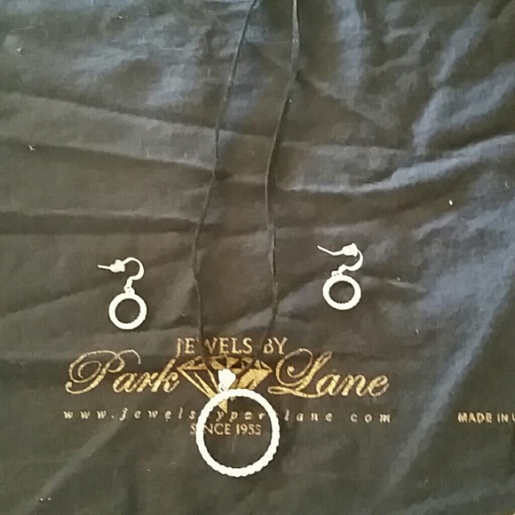 ??? NWOT Diamond necklace/earring set ???