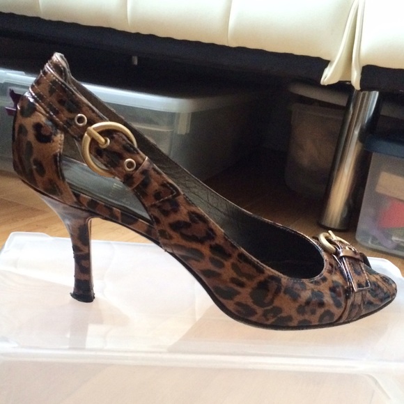 Start Weitzman Leopard Kitten Heels