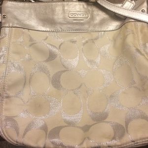 ⚡️⚡️SALE!!!! ⚡️⚡️Coach signature handbag in silver