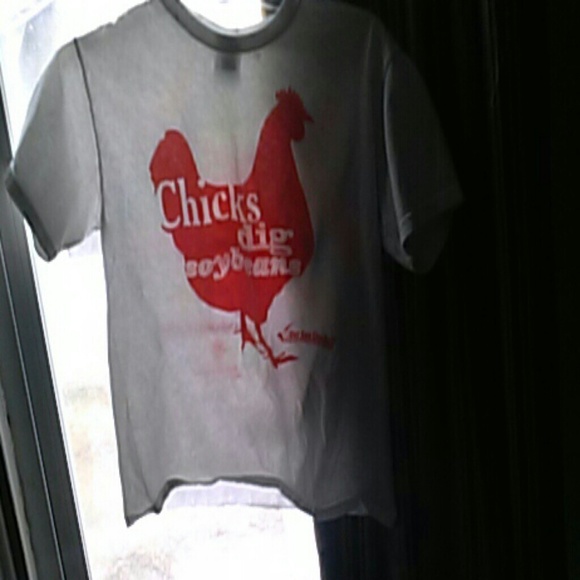 White tee shirt