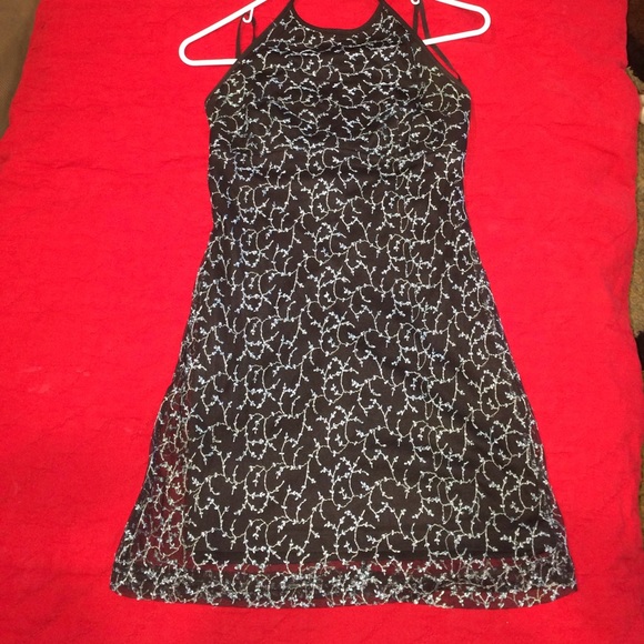 Vintage black dress with a twist - Picture 4 of 4