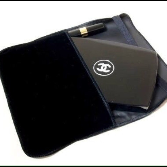 SOLD! Only 1 left- NEW CHANEL AUTHENTIC makeup kit - Picture 2 of 4