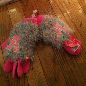 Initial gloves/mittens