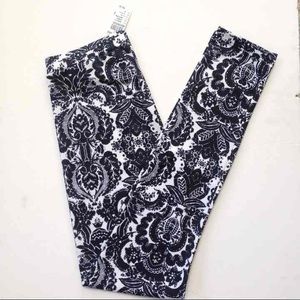 Black and White Lace print leggings