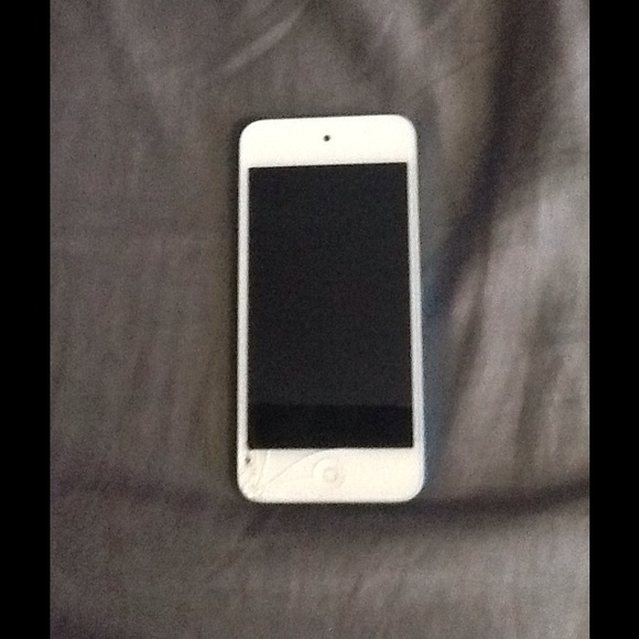 iPod Touch (5th gen) 16g MAKE AN OFFER. SOLD.