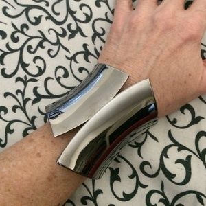 Black silver cuff 👊