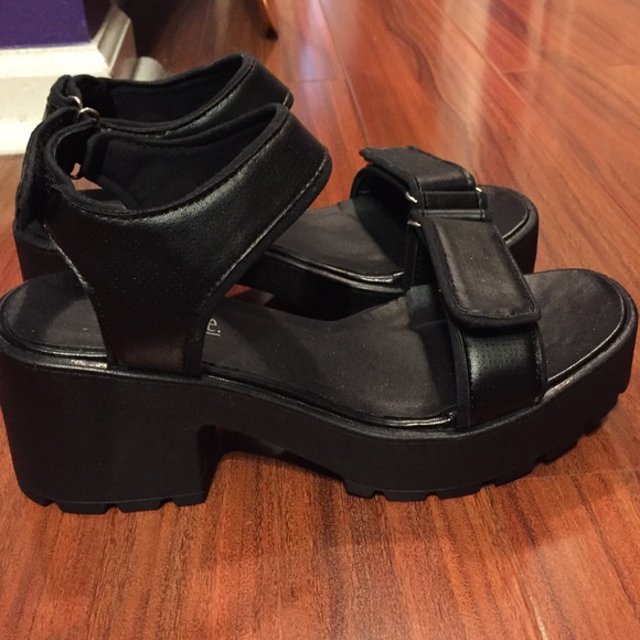 NWOT black sandals