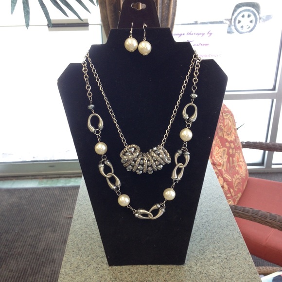 Fashion Jewelry - Picture 1 of 3