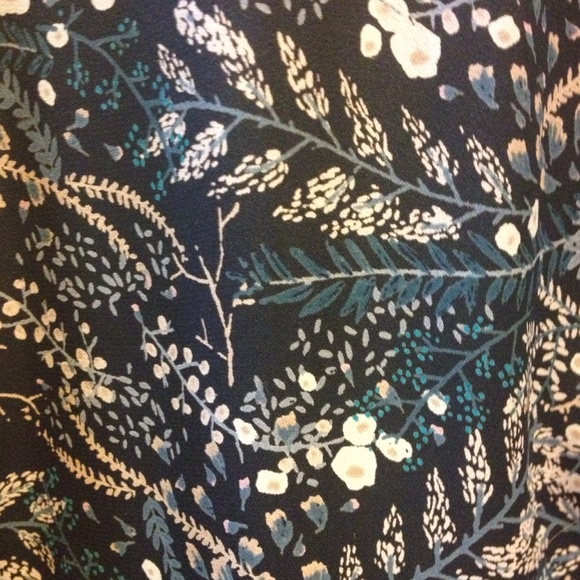 LOFT jacket with botanical detail. - Picture 3 of 4