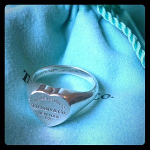 Return to tiffany heart signet ring