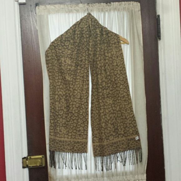 Soft leopard print scarf!