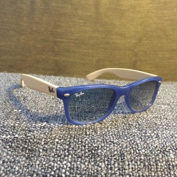 Blue/Cream Ray Ban 2140 uni-sex sunglasses