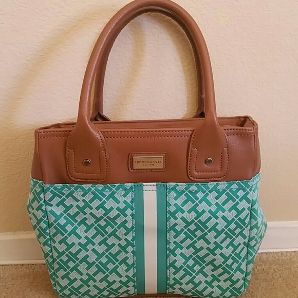 Tommy Hilfiger Handbags - Tommy Hilfiger Purse