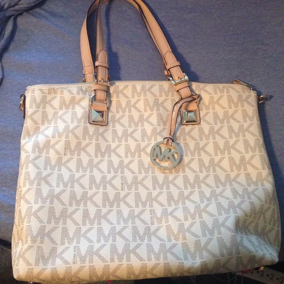 Michael Kors beige tote!