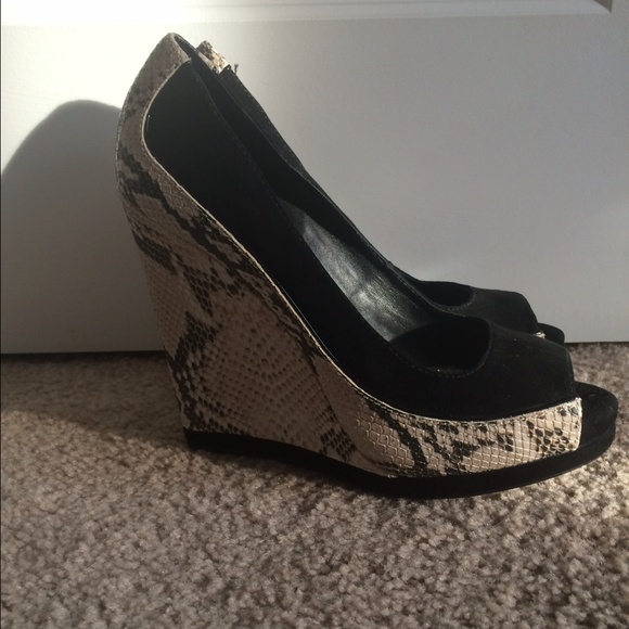 MAKE ME AN OFFER! 💖 Tory Burch Wedges!