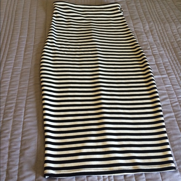 Stripe Pencil skirt