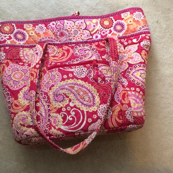 🎉SALE🎉Vera Bradley Tote in Raspberry Fizz