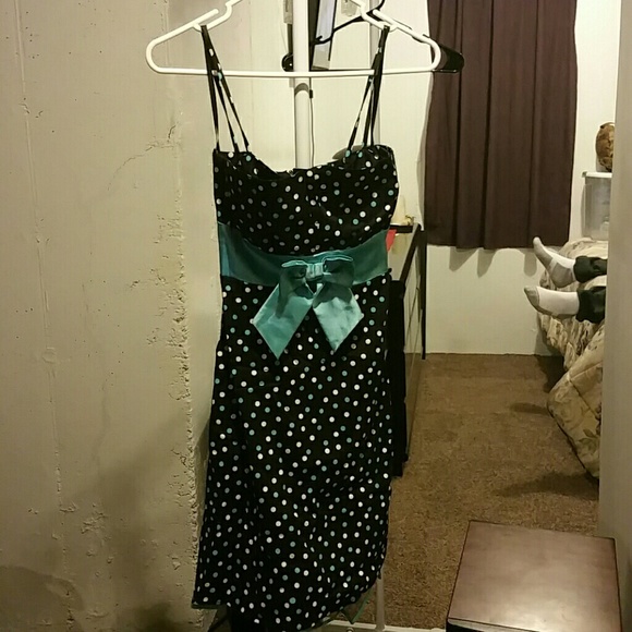 Cute dress - Picture 1 of 4