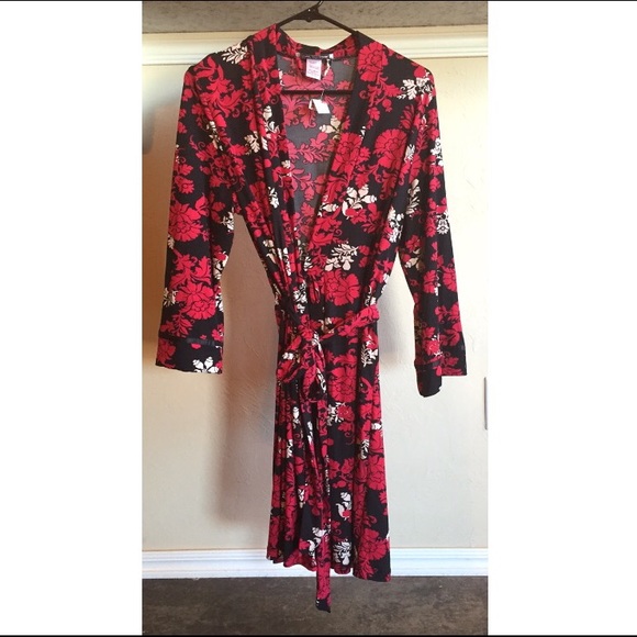 NWT Linea Donatella robe size S/M