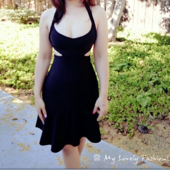 🚨CLOSET CLEAR OUT Guess Cut Out Bandage Dress