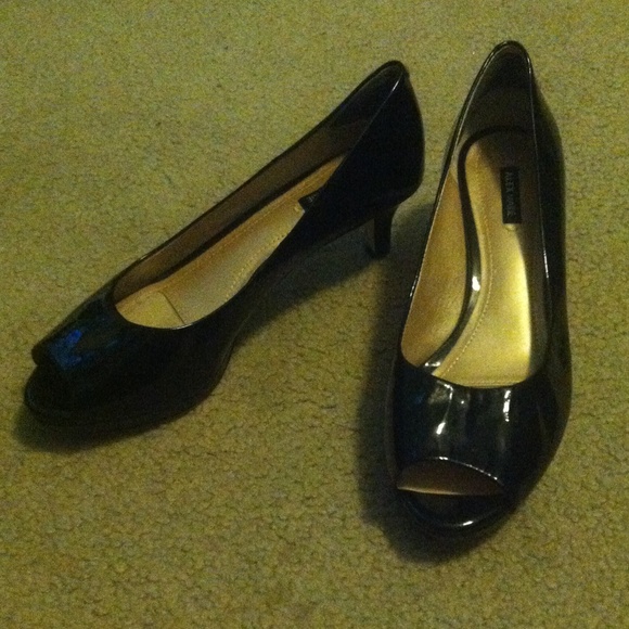 Low high heel shoes