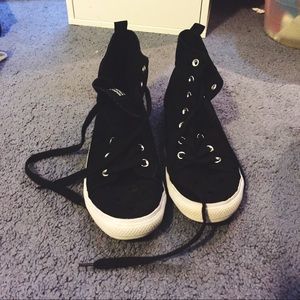 Suede polka dot high tops by Aeropostale