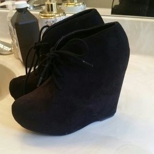 Black wedged booties