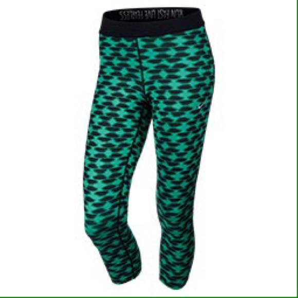 Nike Pants - 🎉PM Editor Pick🎉Nike Relay Printed Crops-XL