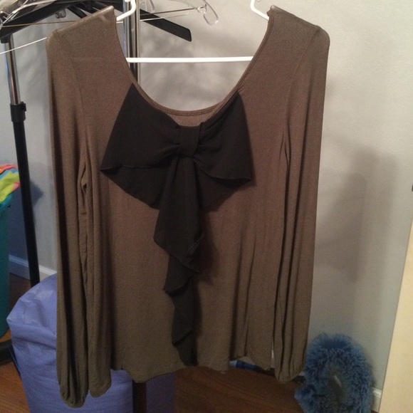 Back bow shirt