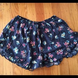 🌼Brandy Melville floral Vodi shorts🌼