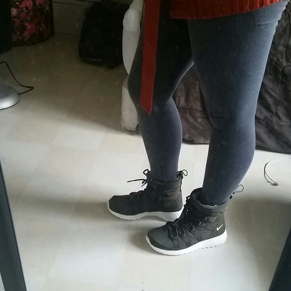 Nike Roshe boots