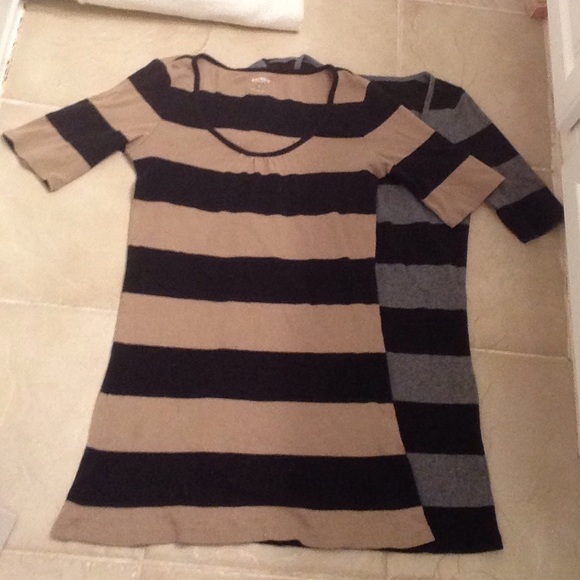 ❌SOLD IN BUNDLE❌2 sexy basic tunic tops - Picture 2 of 2