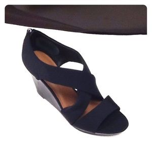 Donald Pliner black crepe elastic wedge black