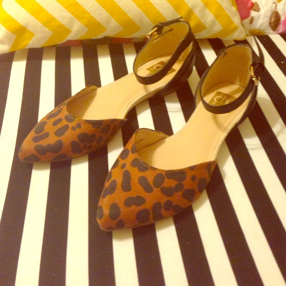 Leopard print flats