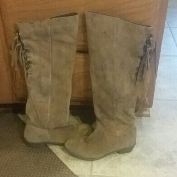 Bundle of mint maternity pants and cream tunic