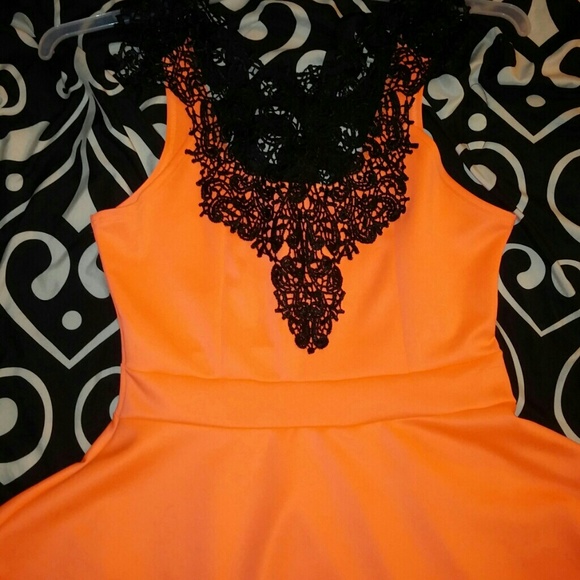 SOLD! NWT Lace detail peplum top - Picture 1 of 3