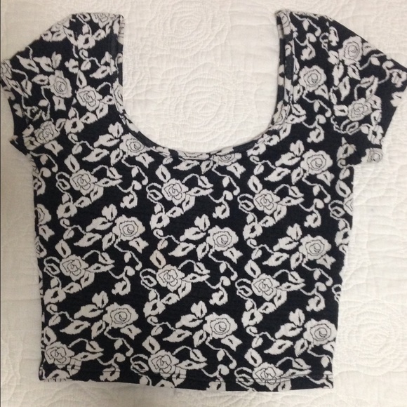 LA hearts B/W floral crop