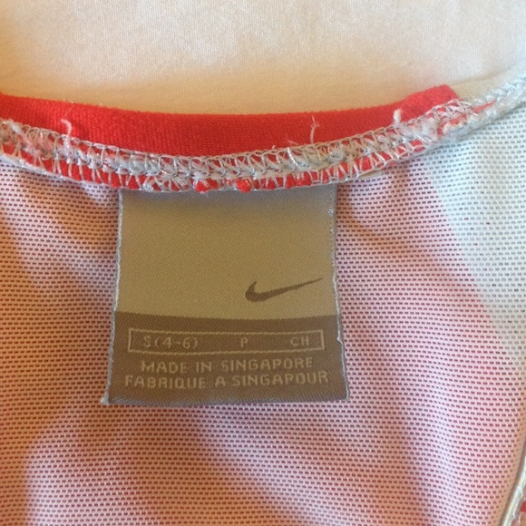 🍎Nike Dri Fit Racerback workout top with bra🍎 - Picture 2 of 4