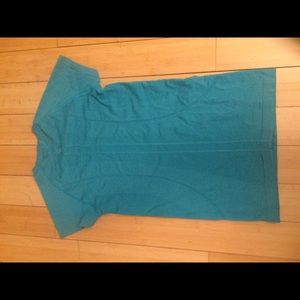 Lululemon swiftly tech shirt size 6 color blue