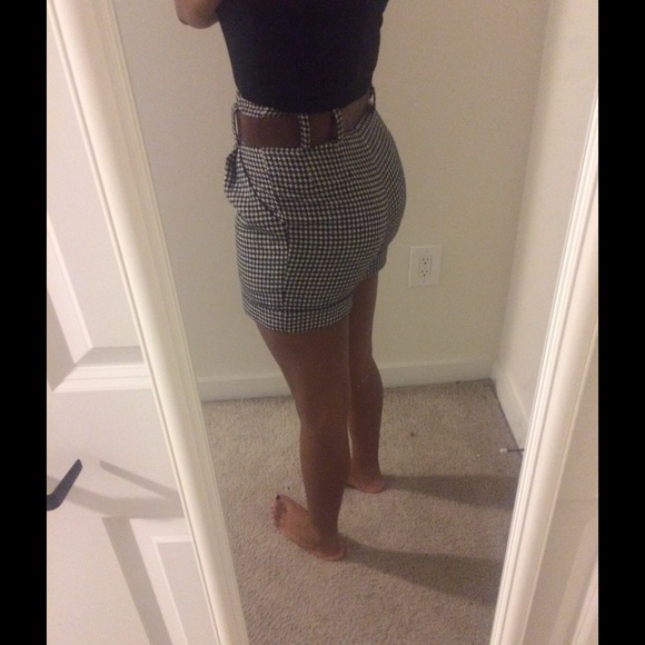 Belted High waisted shorts. - Picture 2 of 2