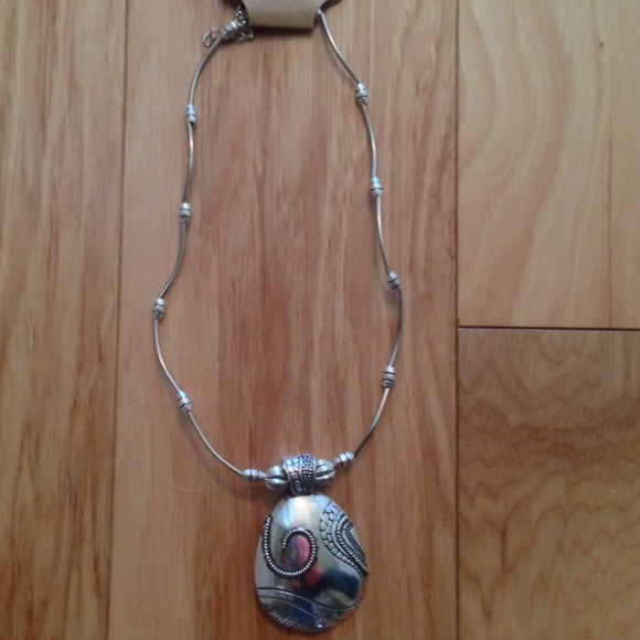 ❣️ Closet Clean Out ❣️ New  Pretty Silver necklace - Picture 2 of 4
