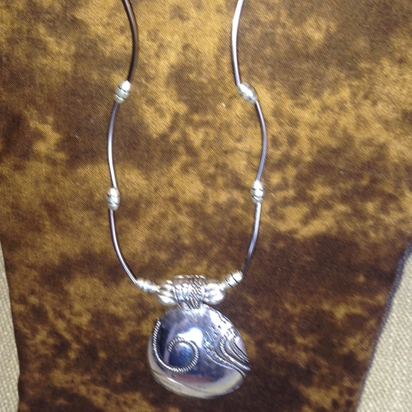 ❣️ Closet Clean Out ❣️ New  Pretty Silver necklace - Picture 3 of 4