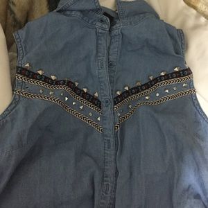 chambray sleevless shirt