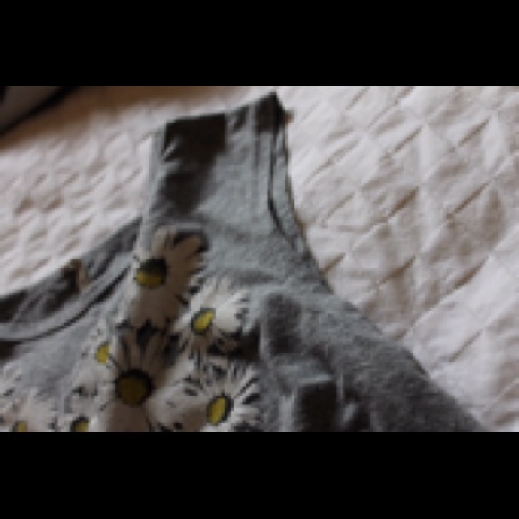✋SOLD✋Flower Tank - Picture 2 of 3