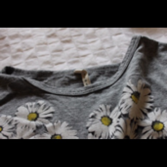 ✋SOLD✋Flower Tank - Picture 3 of 3