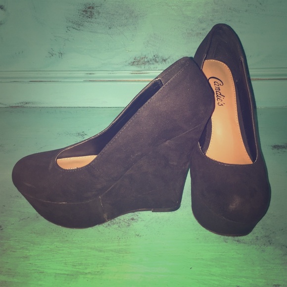 Black wedges