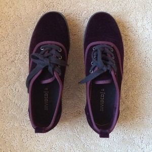 H&M burgundy velvet flatform sneakers