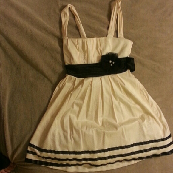 PRICE REDUCTION Cream dress worn once - Picture 1 of 4