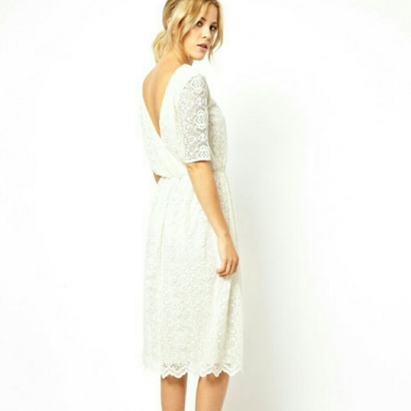 Cream lace dress never worn size 8