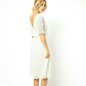 Cream lace dress never worn size 8